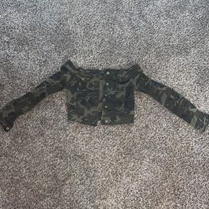 Cropped camouflage jacket